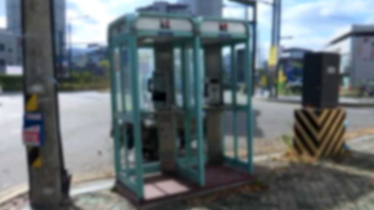 공중전화 부스 이용해 '던지기 수법' 마약 거래한 60대 실형