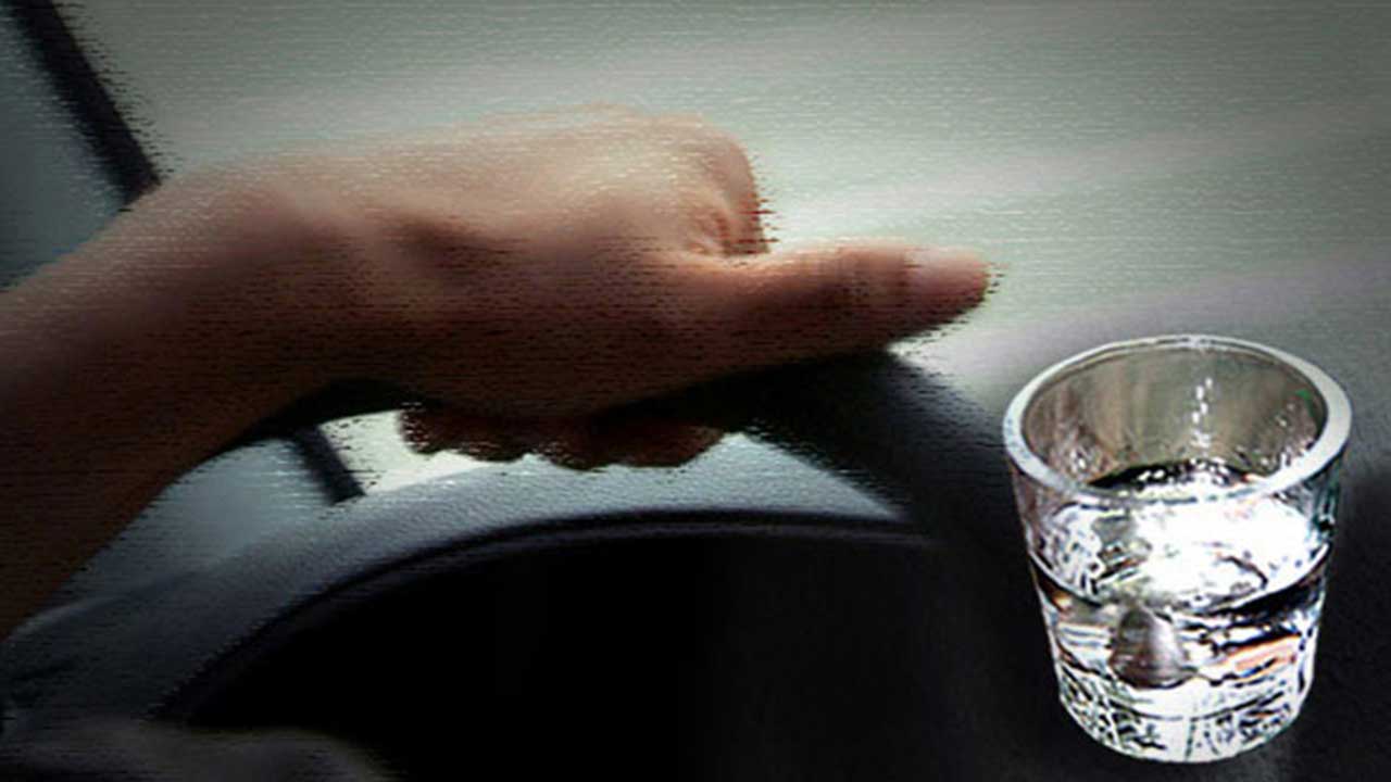 '음주 의심' 운전자, 주차 차량 7대 들이받고 도주‥경찰 추적 중