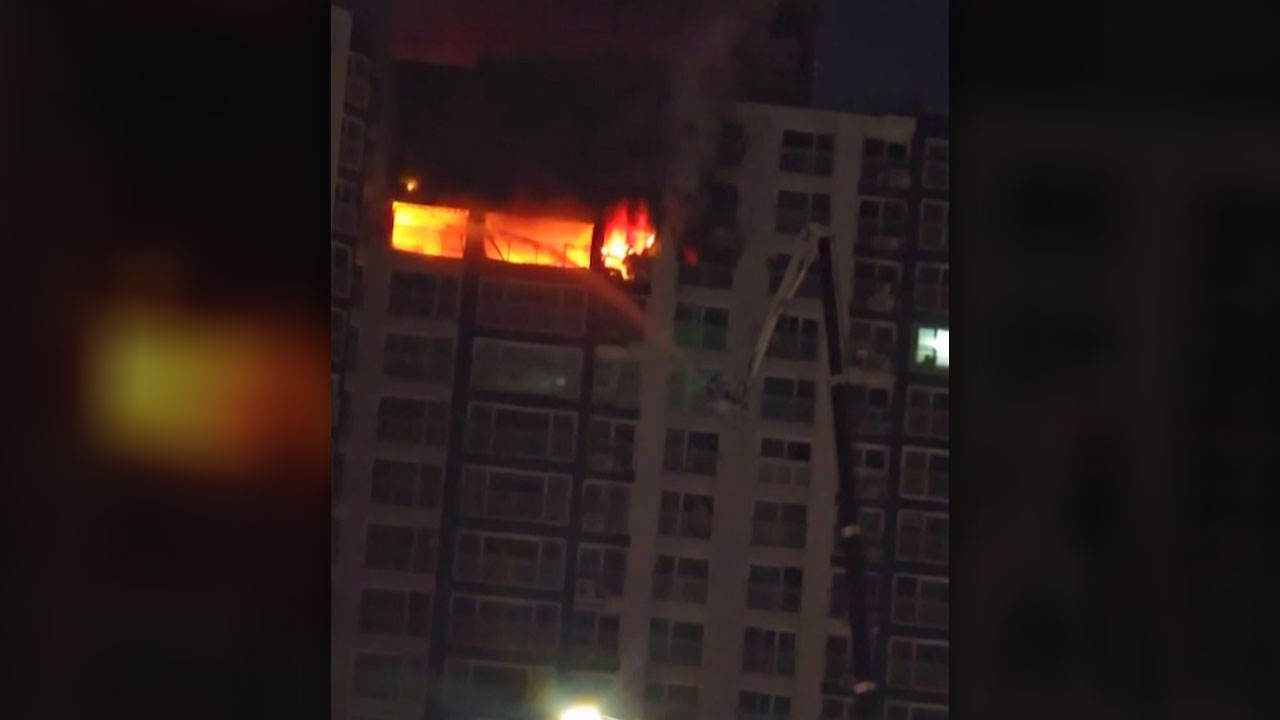 충남 홍성 아파트서 화재‥인명피해 없어