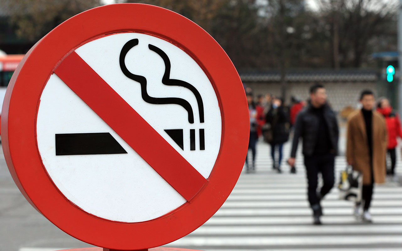 헌재 "사람 붐비는 실외공간 금연구역 지정, 합헌"