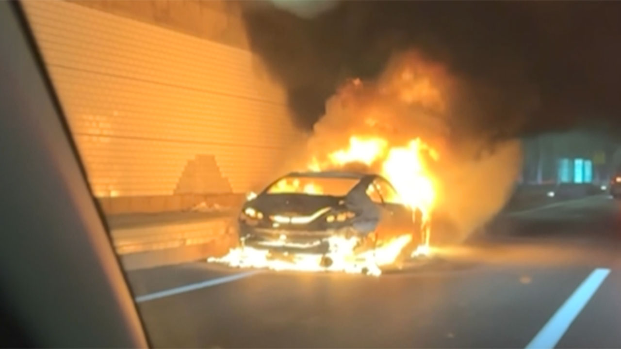 인천 북항터널 차량 화재‥양방향 전면 통제