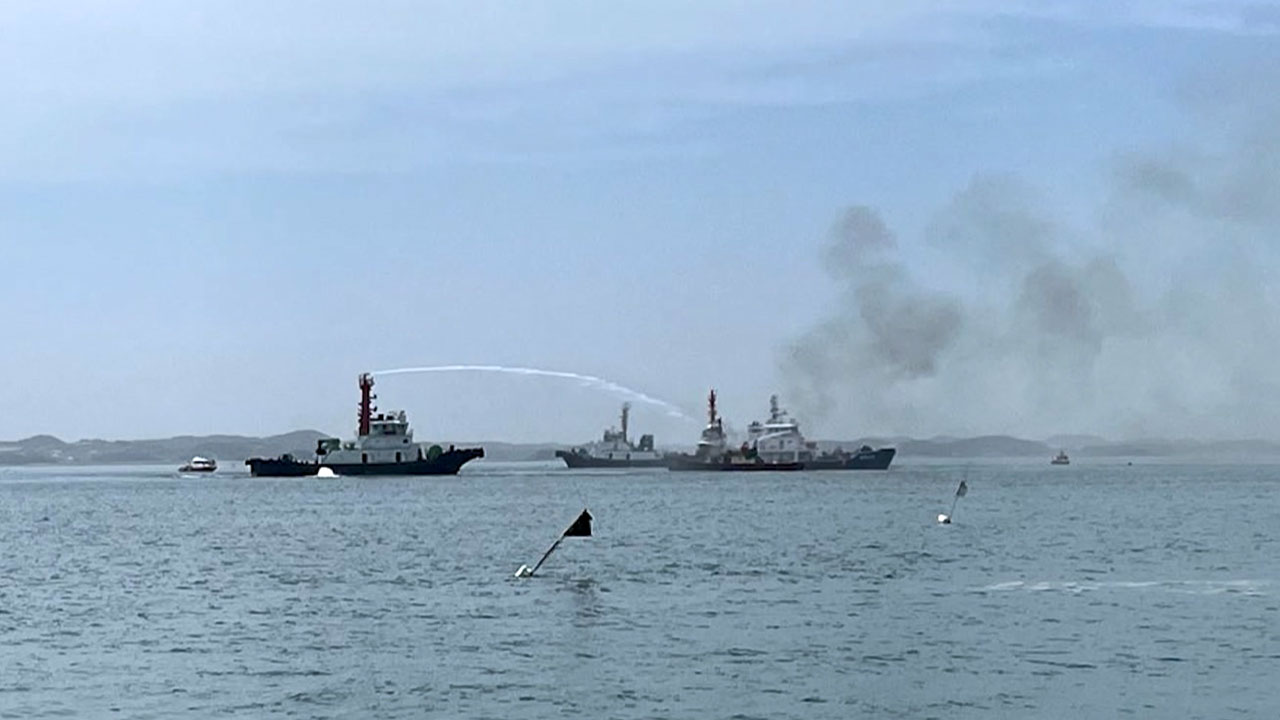 충남 보령 앞바다 예인선 화재‥1명 화상