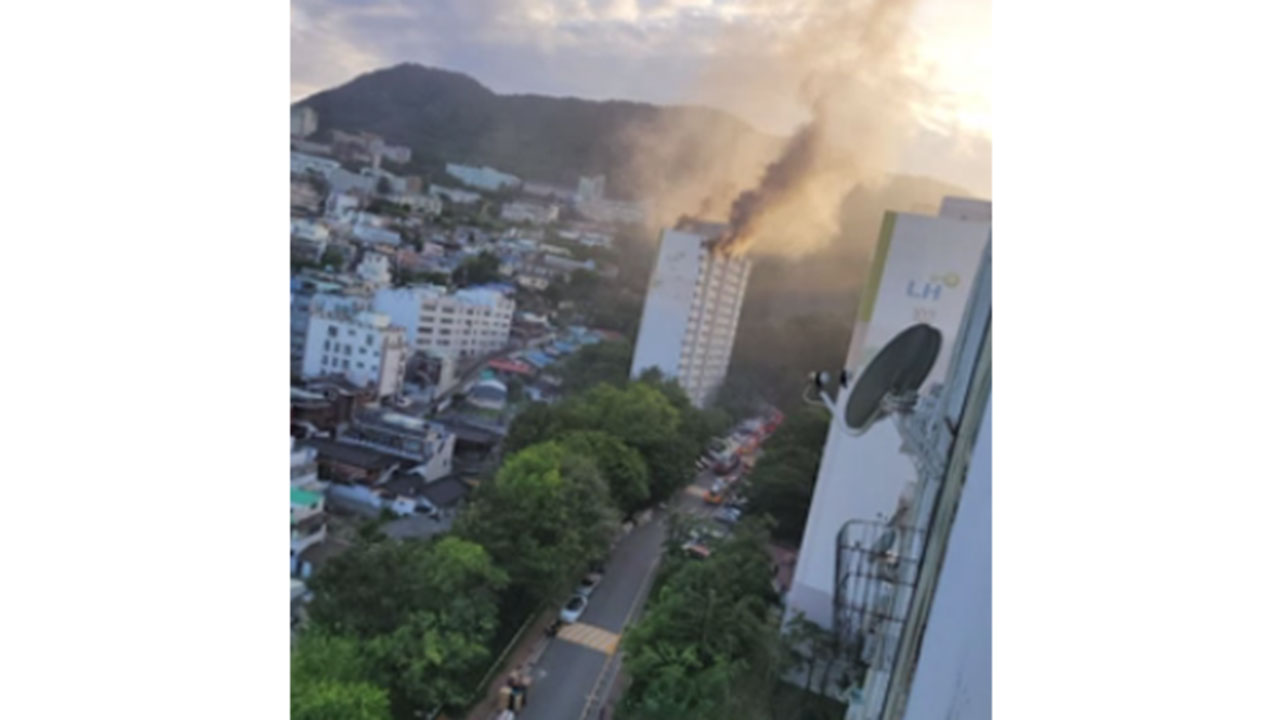 부산 영도구 아파트 불‥30여 명 대피