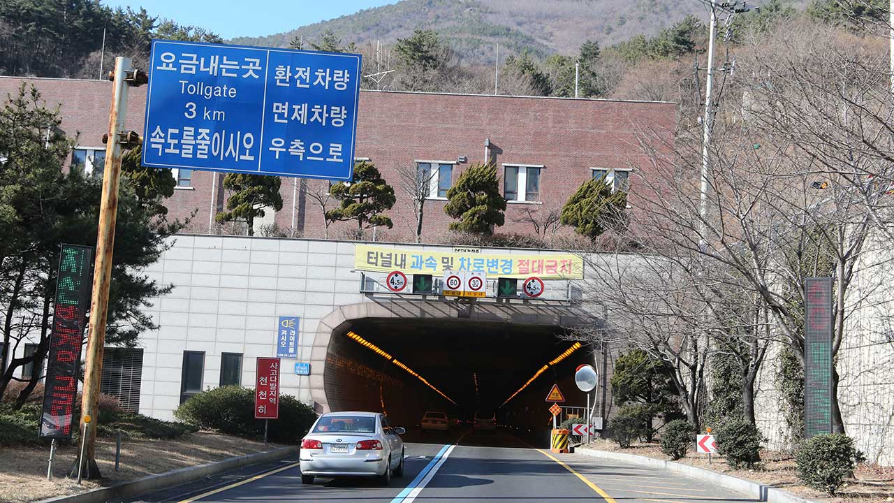 부산 황령터널서 배수로 작업하던 신호수 차에 치여 숨져