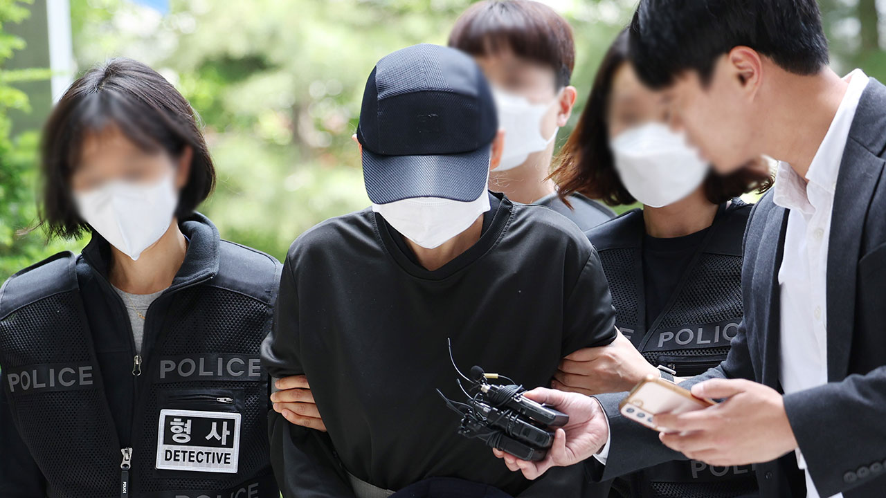 멍투성이로 숨진 교회 여고생‥학대 혐의 신도 구속심사 출석