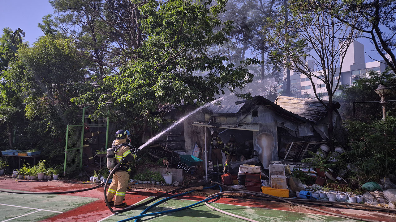 공주대 유리온실에서 불‥인명 피해 없어