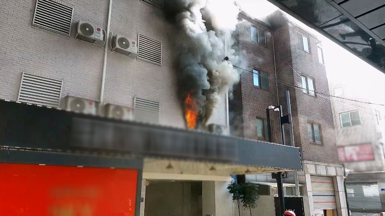 종로구 모텔 화재로 6명 연기흡입‥방화 혐의 10대 조사