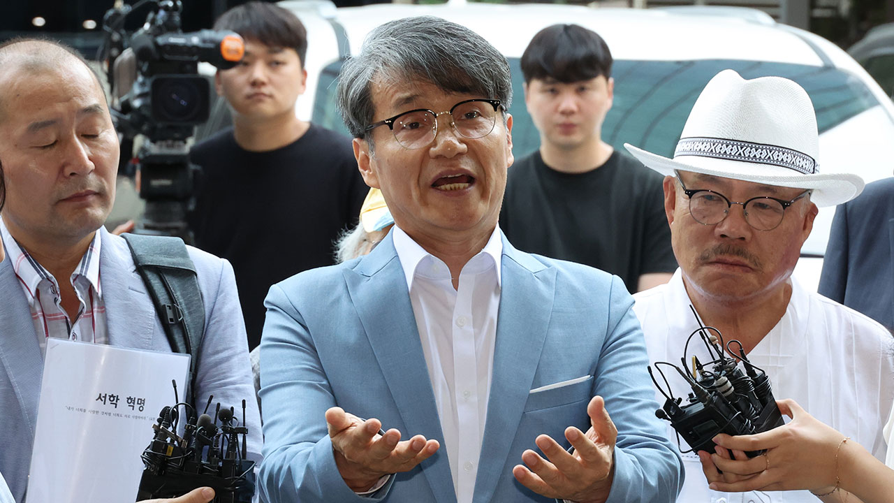 '명품백 전달' 최재영 목사 첫 경찰조사 종료 "김건희 여사는 '대통령 사칭죄'"