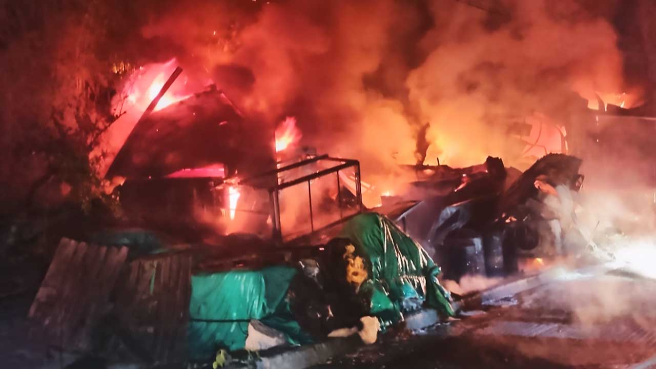 경남 진주 농기계 창고에서 불‥4시간 반 만에 꺼져