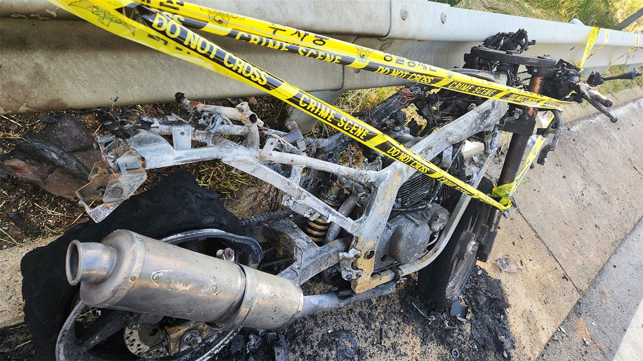 서산서 오토바이가 굴착기 들이받고 불‥2명 화상