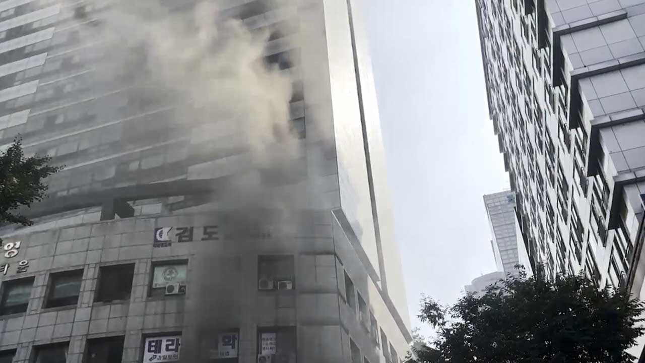 서울 목동 아파트 불 12시간 만에 완진‥소방관 17명 부상·100여 명 대피