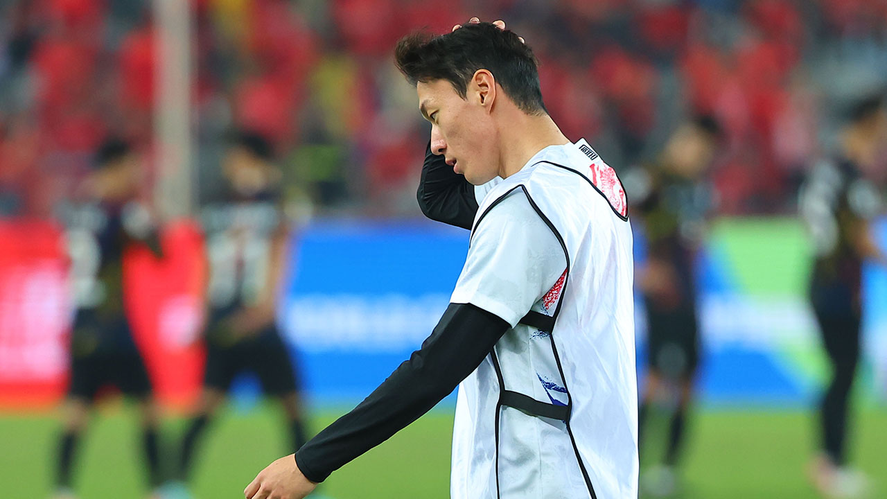 검찰, '불법촬영 혐의' 축구선수 황의조 소환 조사