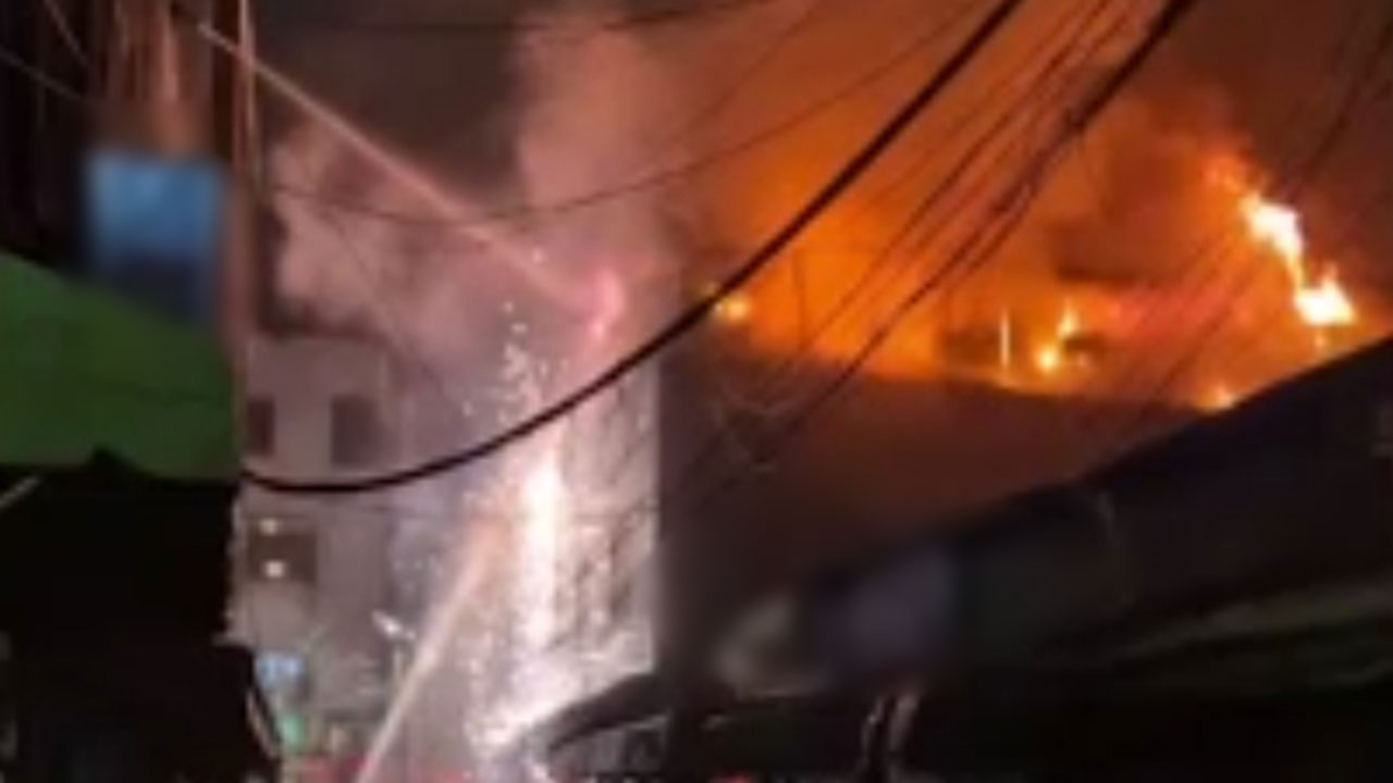 서울 종로 신발 창고서 불‥3시간 반 만에 진화