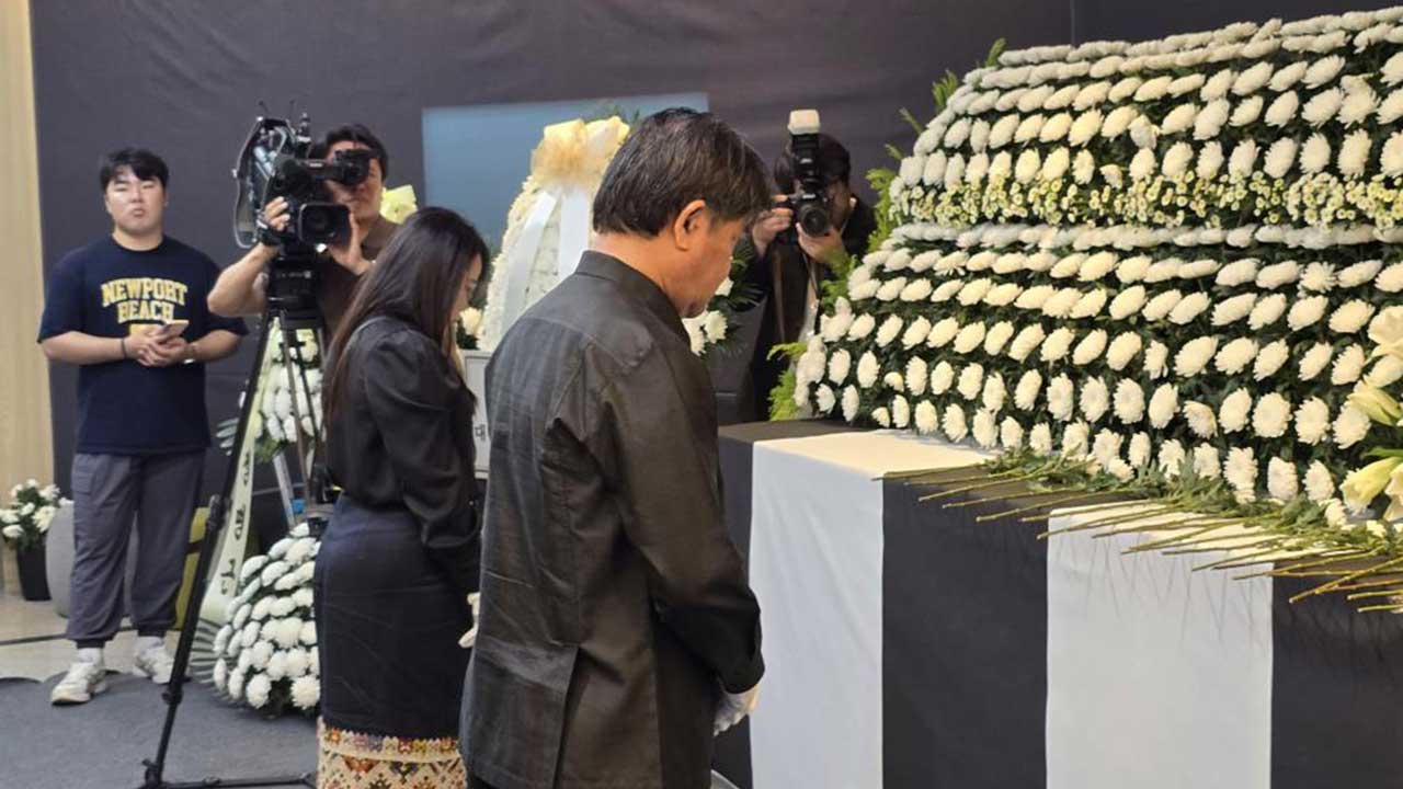 라오스 대사, 아리셀 추모 분향소 조문‥"한국 정부가 잘 관리해주길"