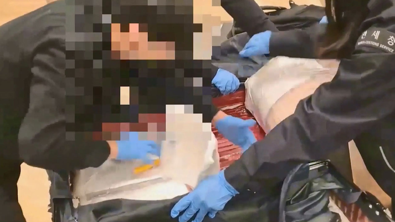 '1천만 원 고수익 알바'에 고교생도 마약 밀수‥캄보디아발 밀수 조직원 19명 적발