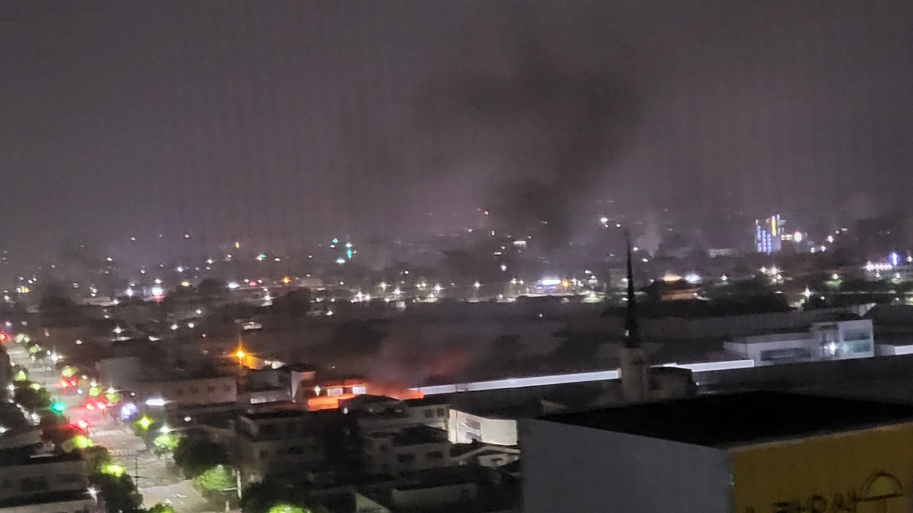 충북 청주 사직동 3층짜리 건물 지하에서 불‥화재 진화 중