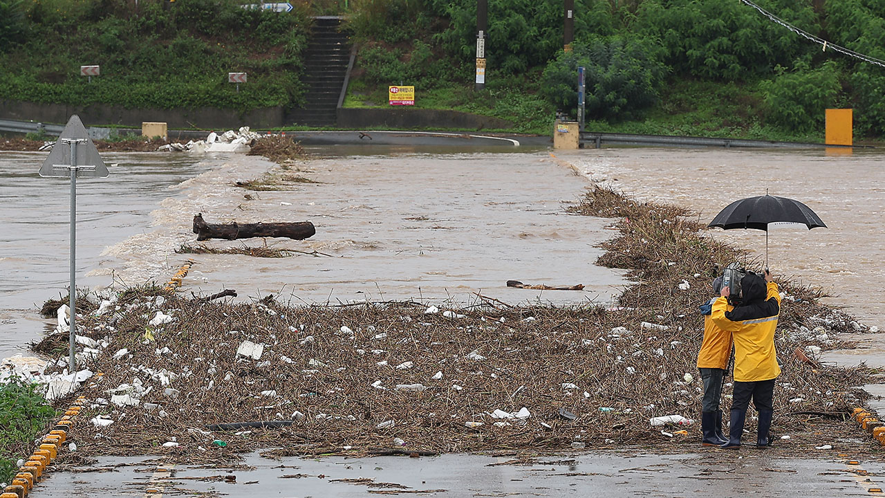 중대본 "이번 호우로 1명 사망·1천7백여 명 대피"‥국립공원 탐방로 등 통제 유지