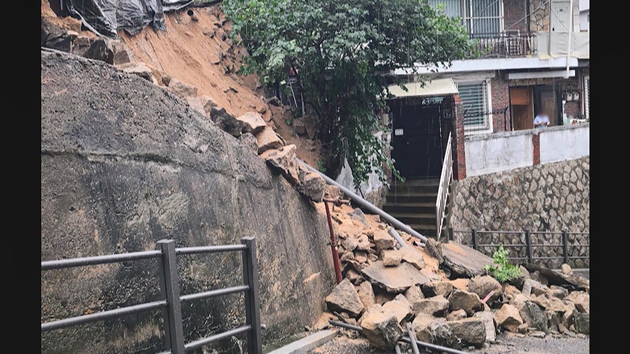 서울 성북구서 호우 탓에 주택가 옹벽 무너져