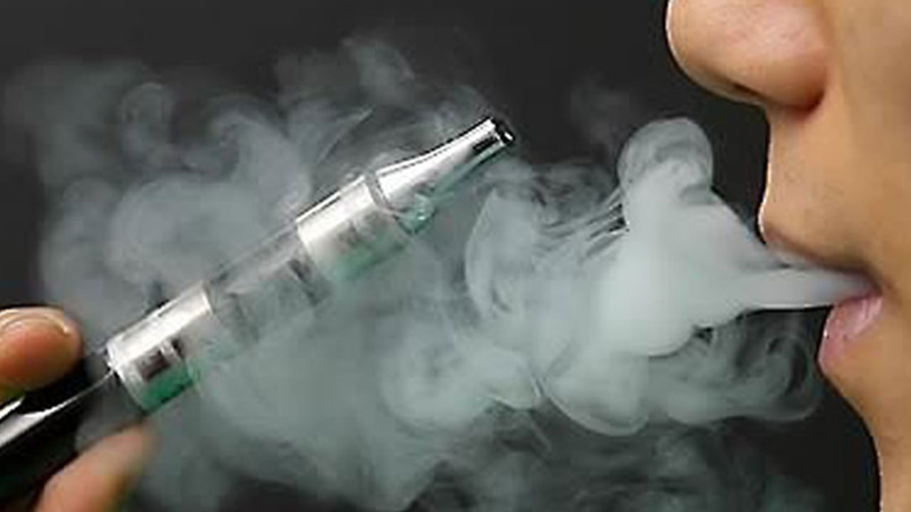 액상형 전자담배로 흡연 시작한 청소년 60%, '연초'로 넘어가
