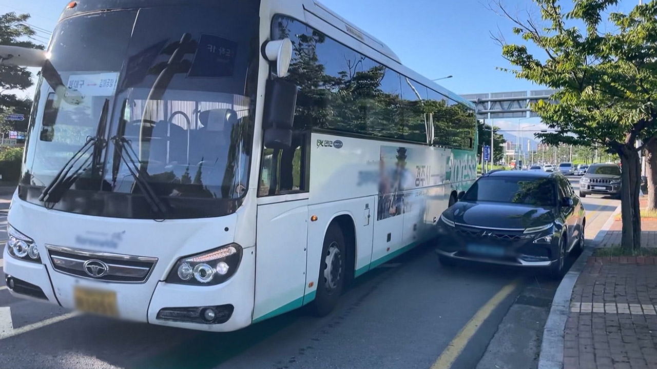 부산 김해공항 진입로 '길막 주차'에 통행 불편‥"견인 어려워"
