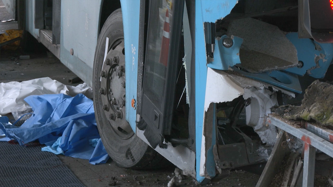 수원역 환승센터 인근에서 버스 2대 맞부딪쳐‥7명 다쳐