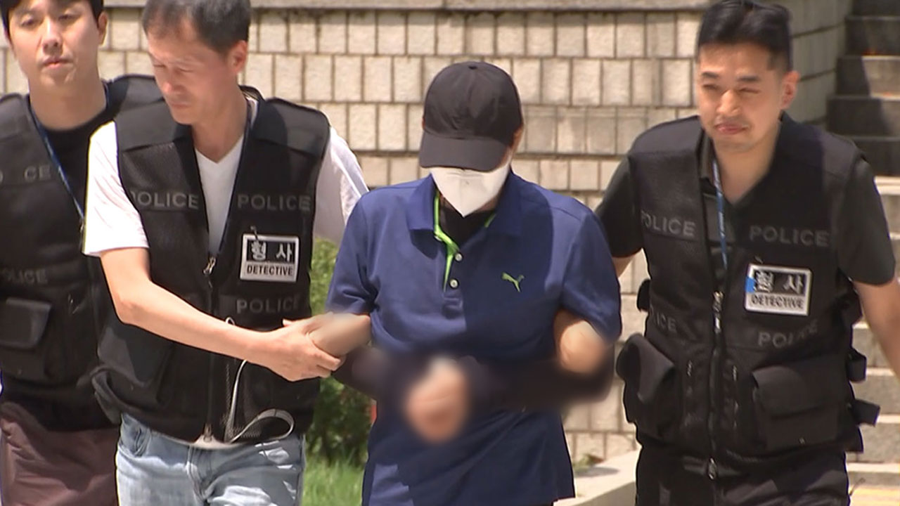 숭례문 지하보도 흉기 살해 혐의 70대, 취재진 질문에 "몰라요"