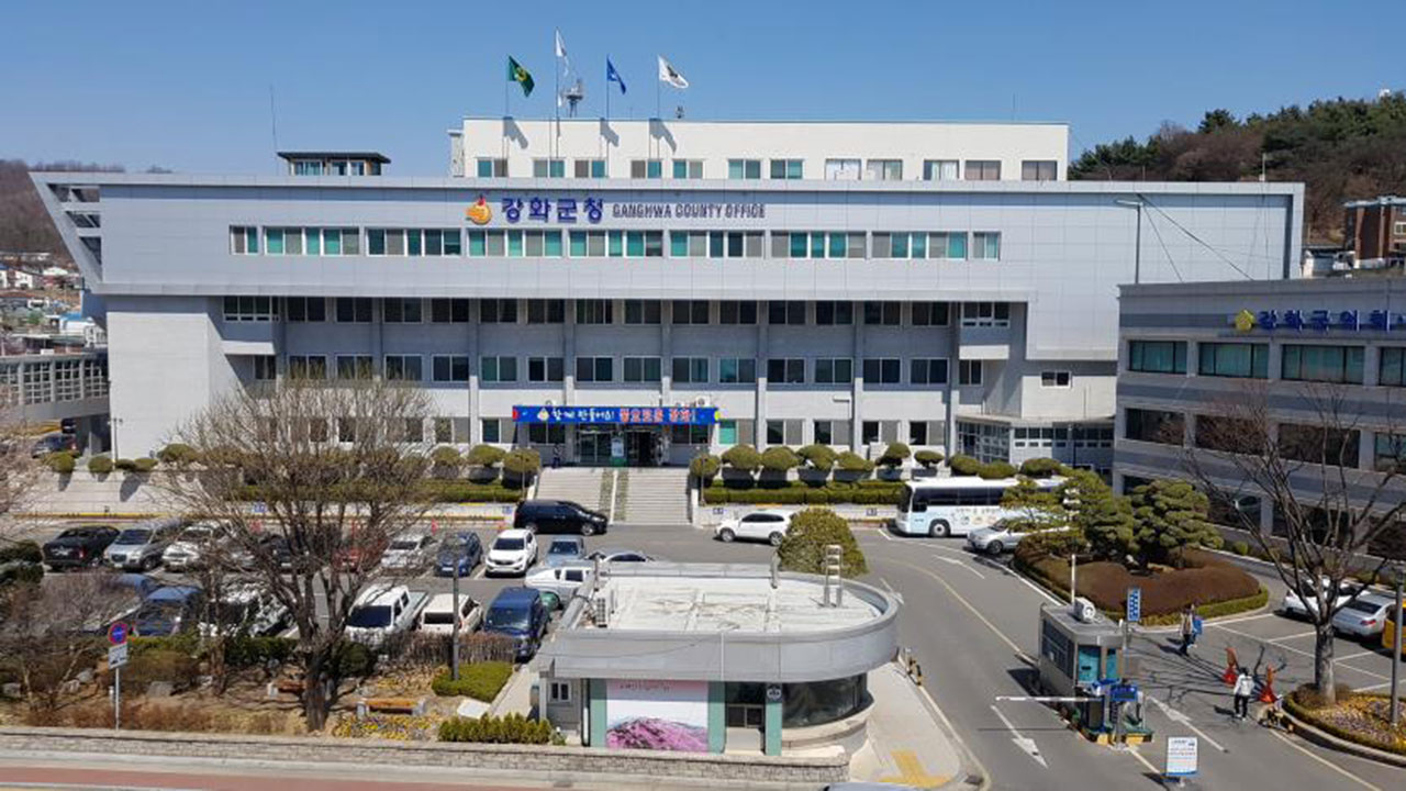 인천 강화군의회 의장 차에 치여 중상헬기로 인근 병원 이송