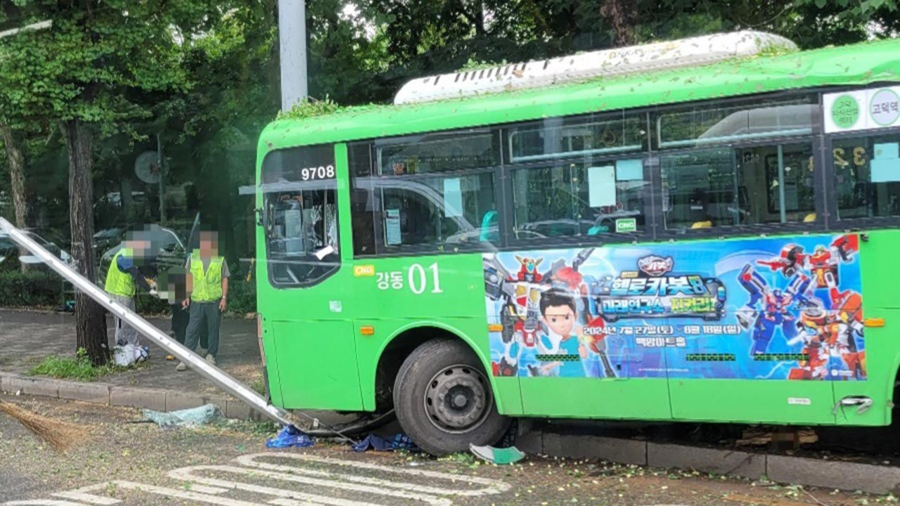 서울 송파구서 마을버스가 인도 돌진‥승객 등 7명 다쳐