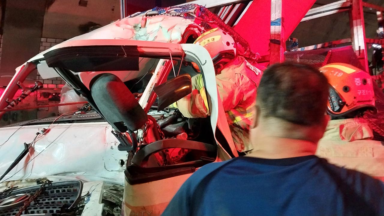 인천서 트레일러·화물차 3중 추돌사고‥1명 사망·1명 부상