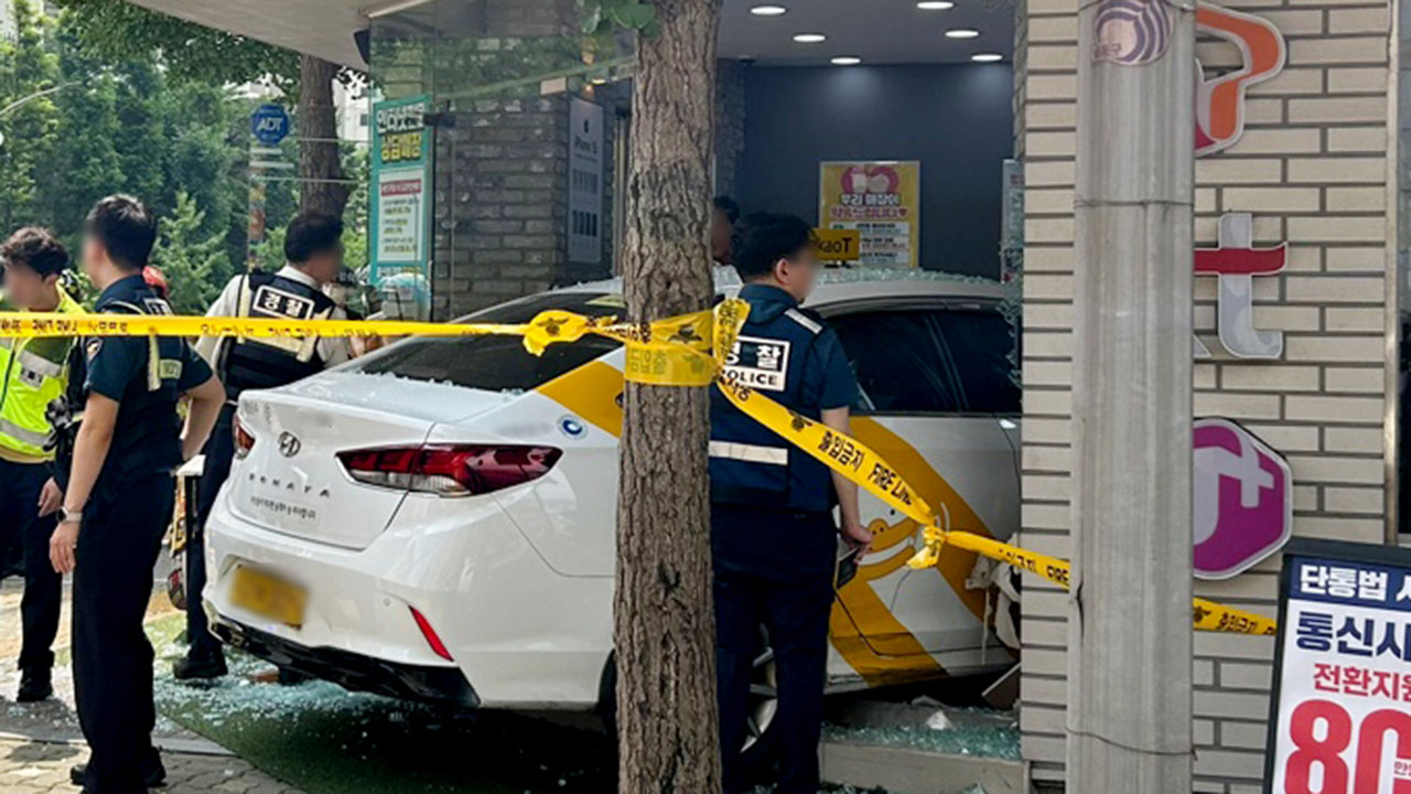 인천 남동구서 신호 위반한 택시‥차량 충돌 뒤 상가 돌진