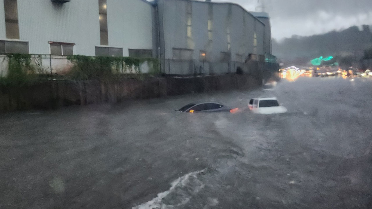 태풍 '종다리'로 차량 18대 침수, 3명 구조‥국립공원·산책로 출입통제