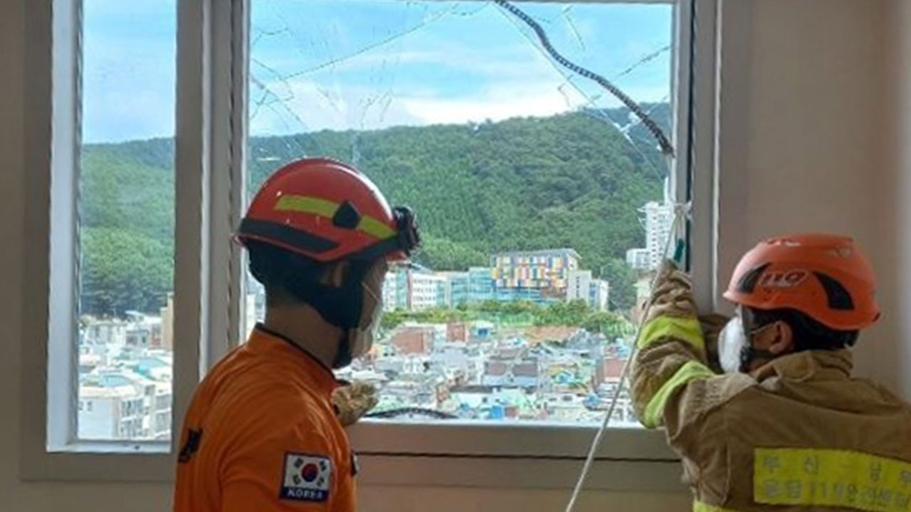 부산, 태풍 '산산' 간접 영향‥강풍에 2명 부상