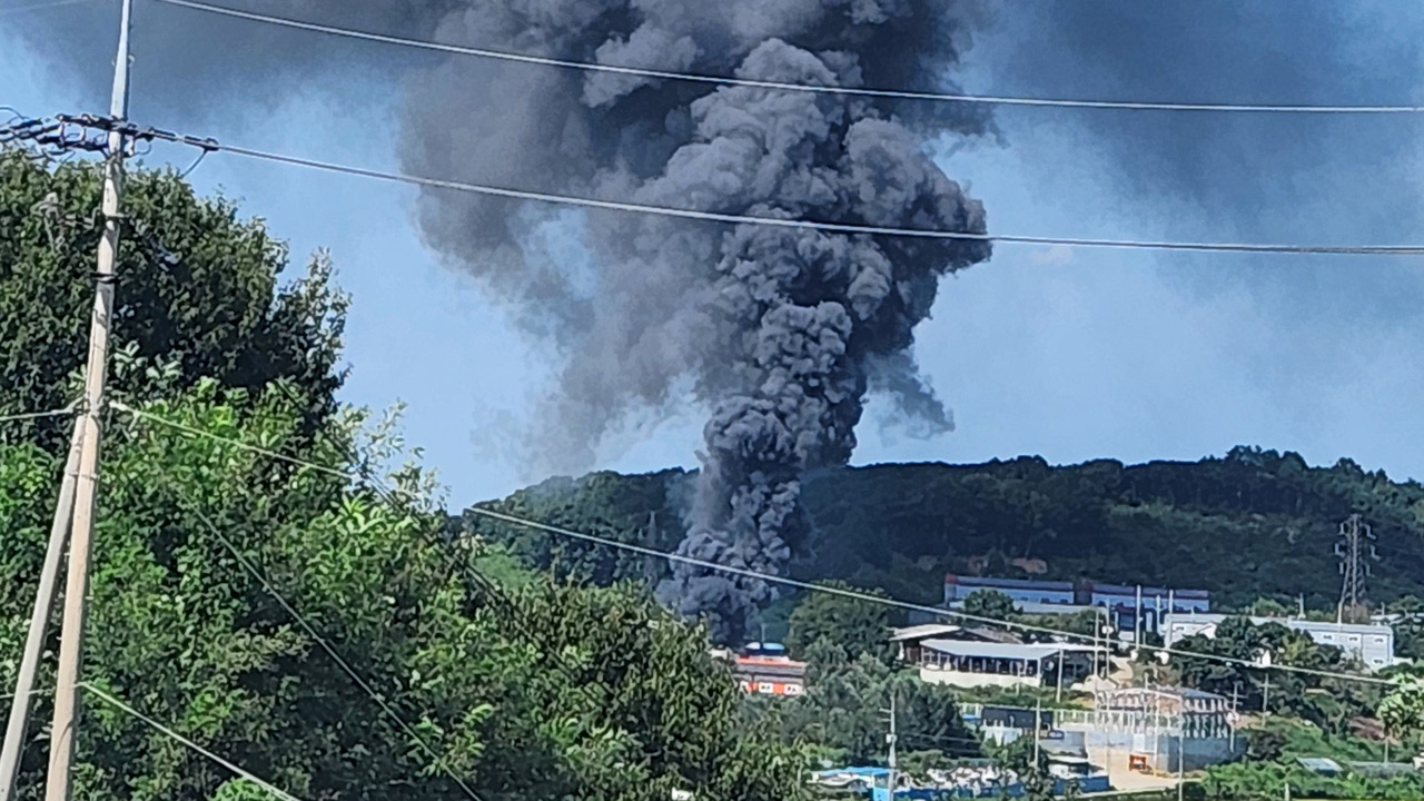 화성 잉크 접착제 제조공장서 불‥2시간 만에 큰 불길 잡아