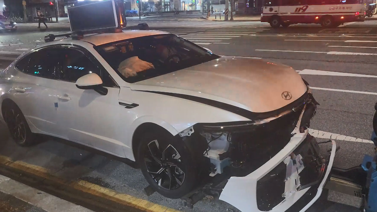 서울 광진구서 SUV-택시 부딪친 뒤 전복‥4명 부상