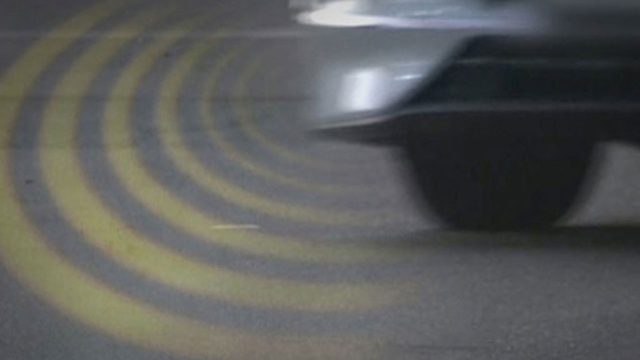 서해안고속도로 용담터널서 승용차 전복 사고‥음주 의심