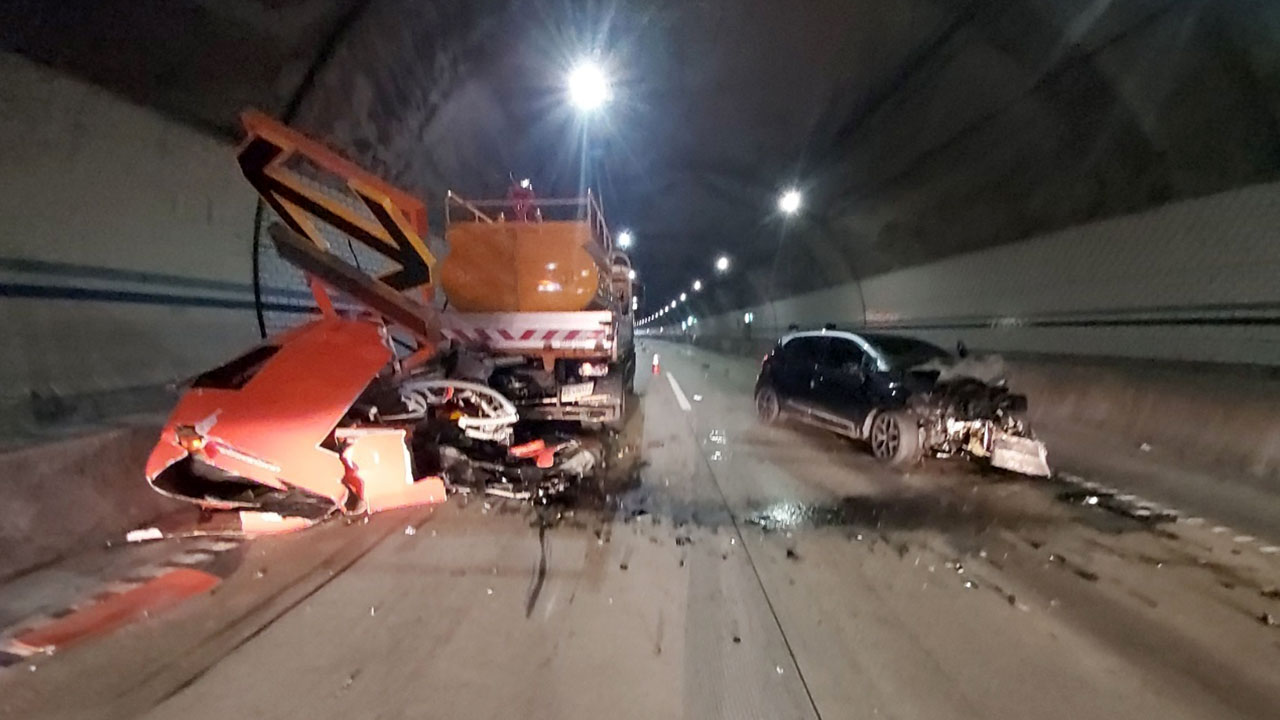 부산신항고속도로 신항방면 추돌 사고‥1명 경상