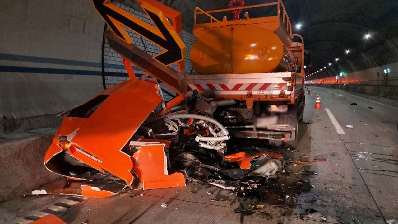 부산신항고속도로 신항방면 추돌 사고‥1명 경상