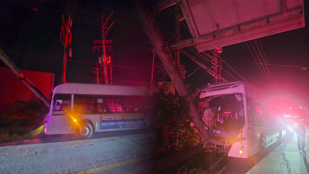 파주에서 시내버스가 전신주 들이받아‥7명 부상