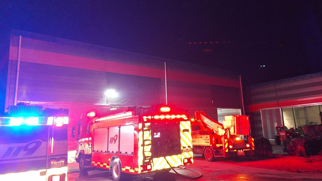 전남 곡성 폐플라스틱 공장서 불‥4명 병원 이송