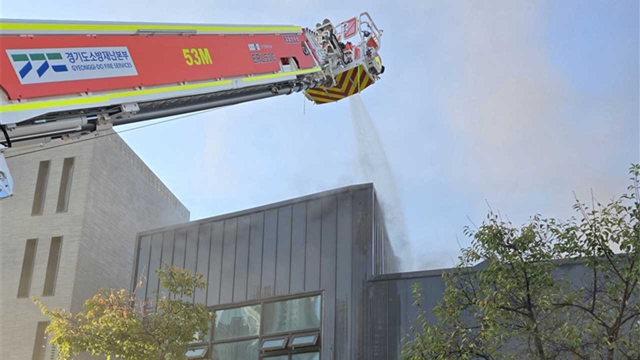 경기 화성시 컨테이너 건물서 불‥"용접 중 화재"