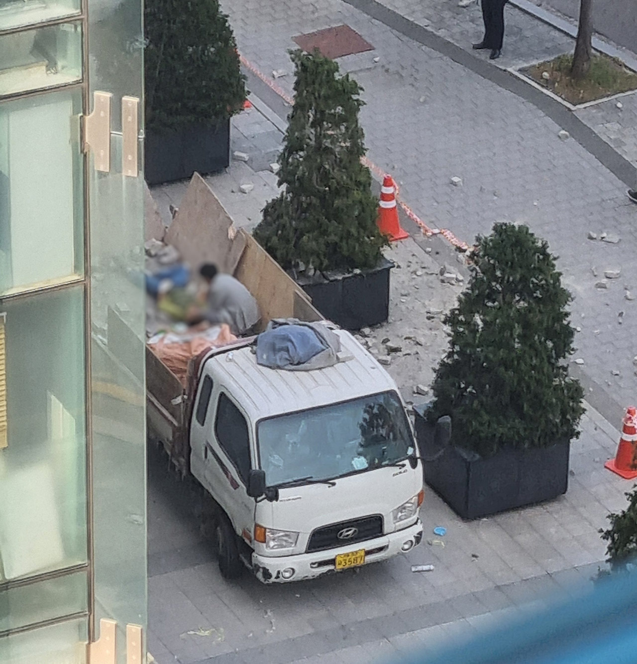 마포구 고층건물 공사현장서 벽돌 떨어져 청소노동자 다쳐