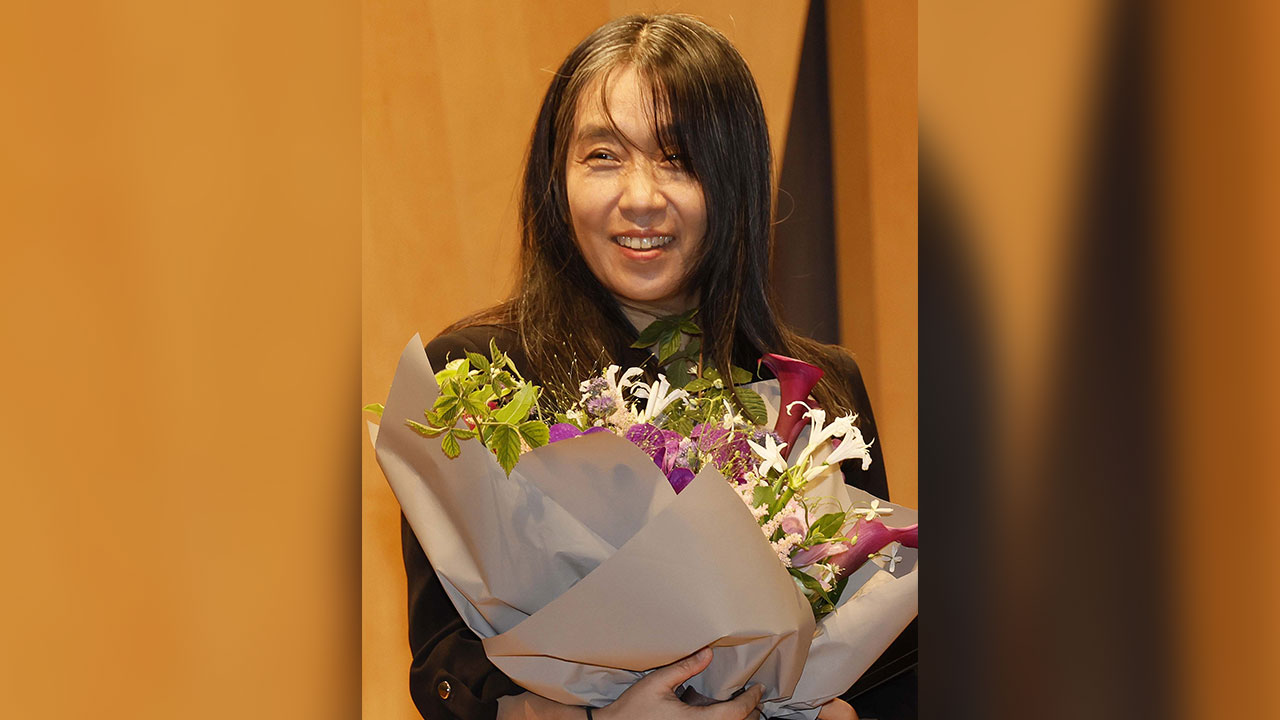바카라사이트 "글 쓰며 보낸 30년, 전류가 흐르는 듯 생생"‥노벨상 후 첫 공식석상