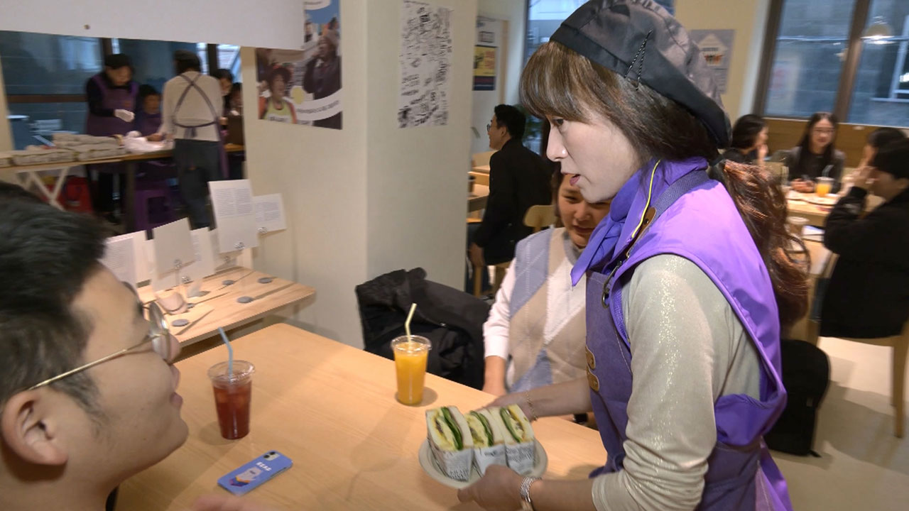 '참사 세대'에게 건네는 위로‥이태원 참사 유가족들의 '보랏빛 하루'