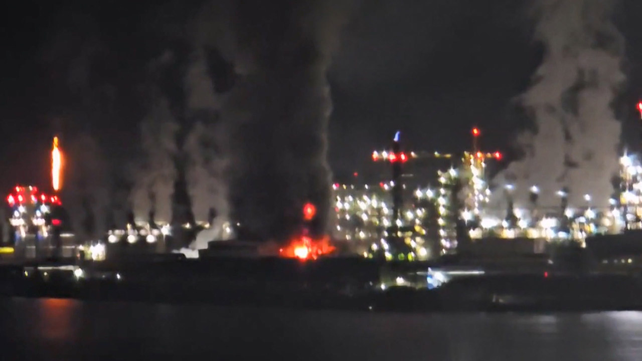 포스코 포항제철소 3파이넥스 공장에서 폭발음과 함께 불‥"큰 불길 잡혀"