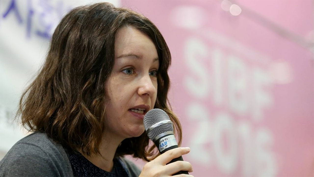 데보라 스미스 "한강 노벨상, 내가 번역가 된 이유 알게 해"