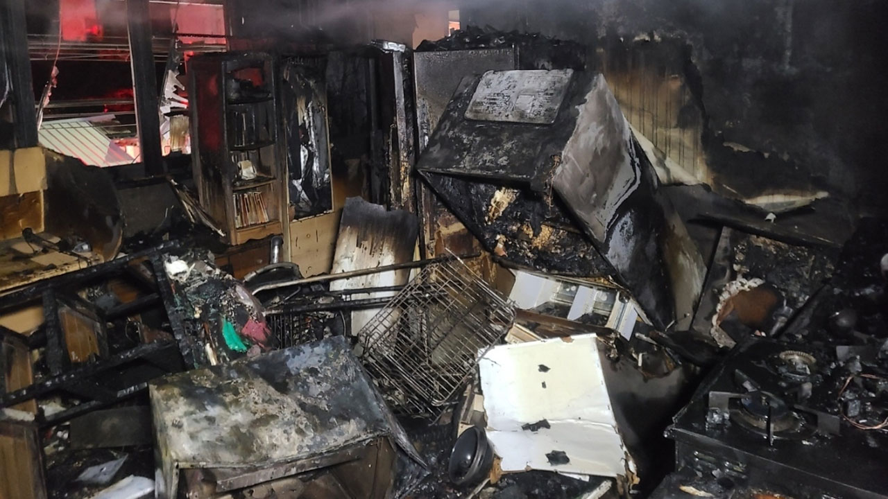 세종시 연기면 3층짜리 건물서 펑 소리와 함께 불..2명 사망