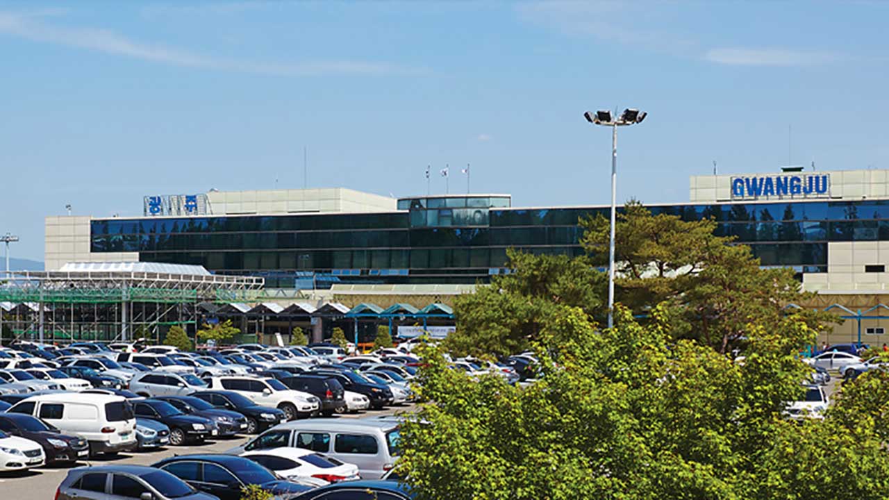 광주에서 제주 향하던 여객기서 승객이 비상구 강제 개방