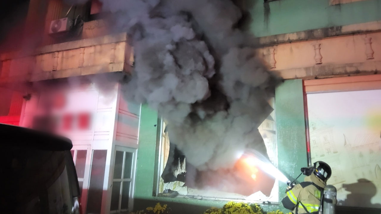 경기 화성시 모텔서 화재‥3명 중상·12명 경상