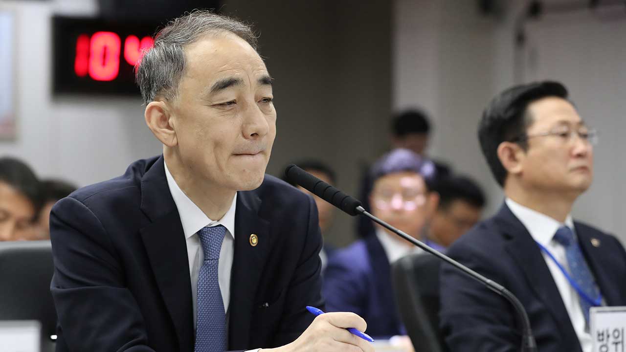 '알선 대가로 금전적 이득' 혐의 왕정홍 전 방사청장 구속‥"증거인멸 우려"