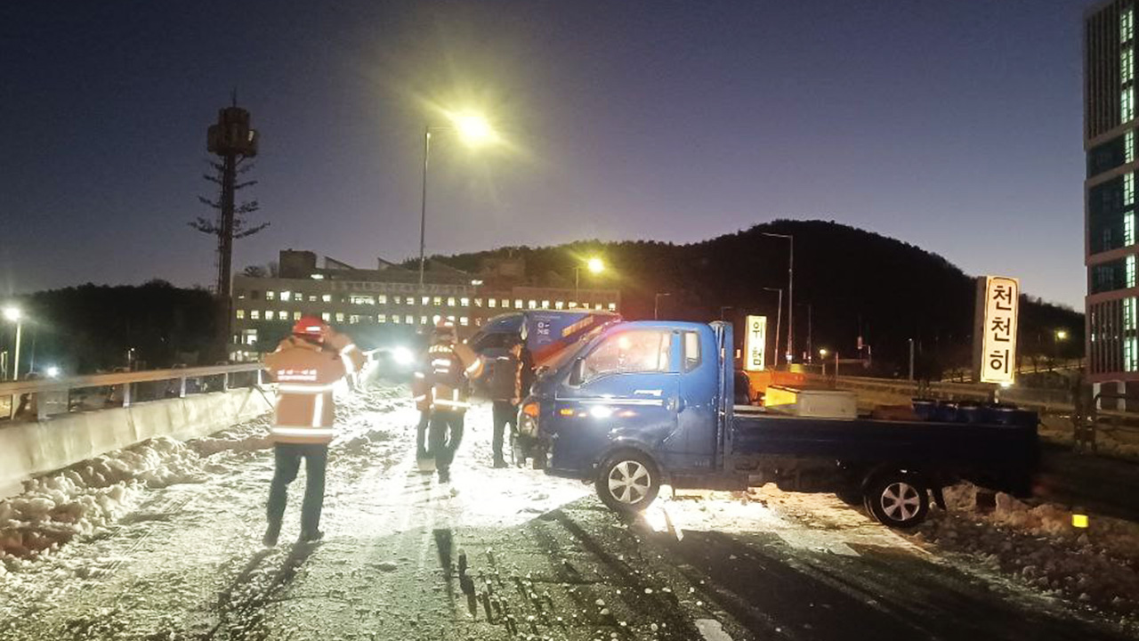 경기 시흥서 차량 9대 부딪쳐‥도로 살얼음 미끄러짐 추정